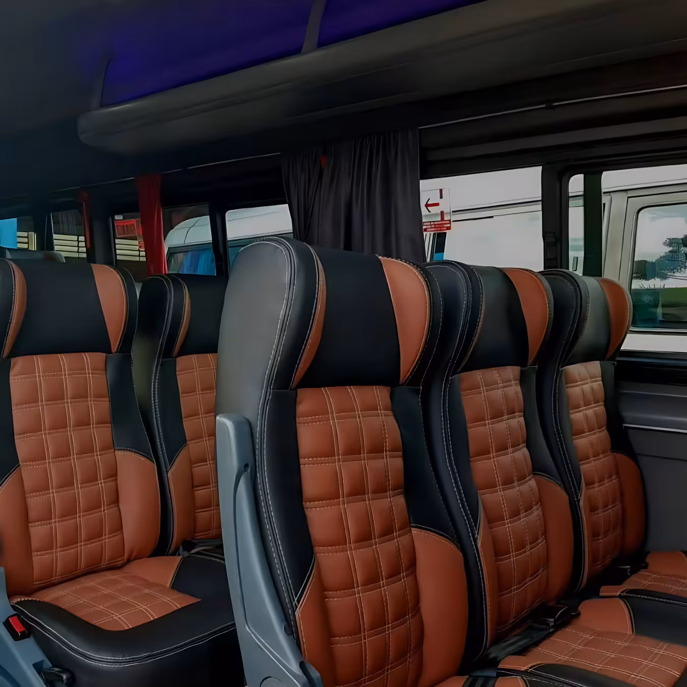 Ônibus executivo Transmiotto